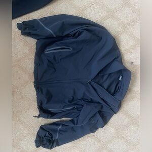 Cropped Underarmour Windbreaker